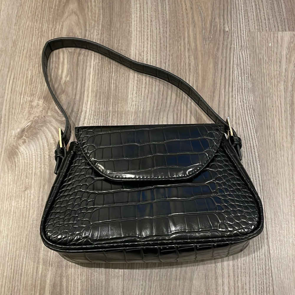 Black shoulder bag